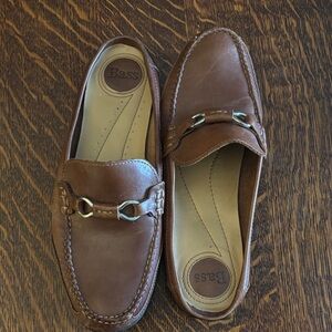 Bass Women's Tan Leather Loafers with Metal Accent